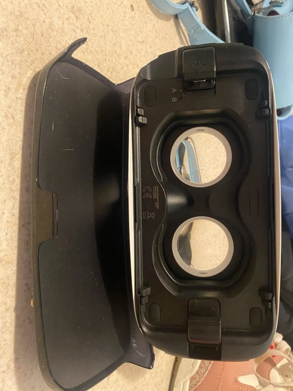 Samsung Gear VR Headset (White/Black) by Samsung